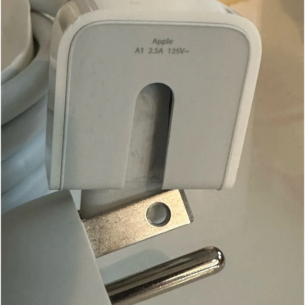 Apple Power Adapter Extension Cable A1 2.5a 125V 3-prong 1.8M NEW